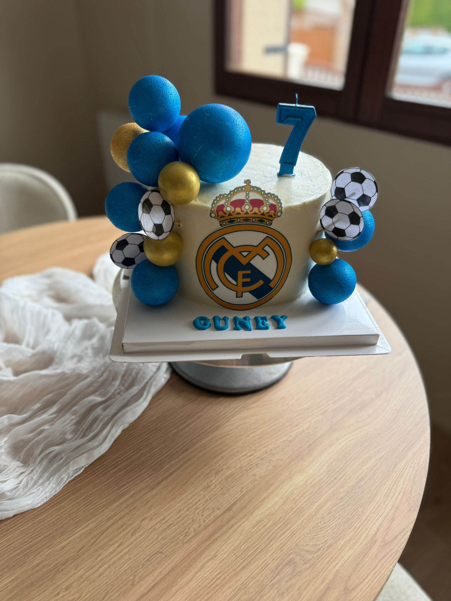 Gâteau Anniversaire : Thème Real Madrid